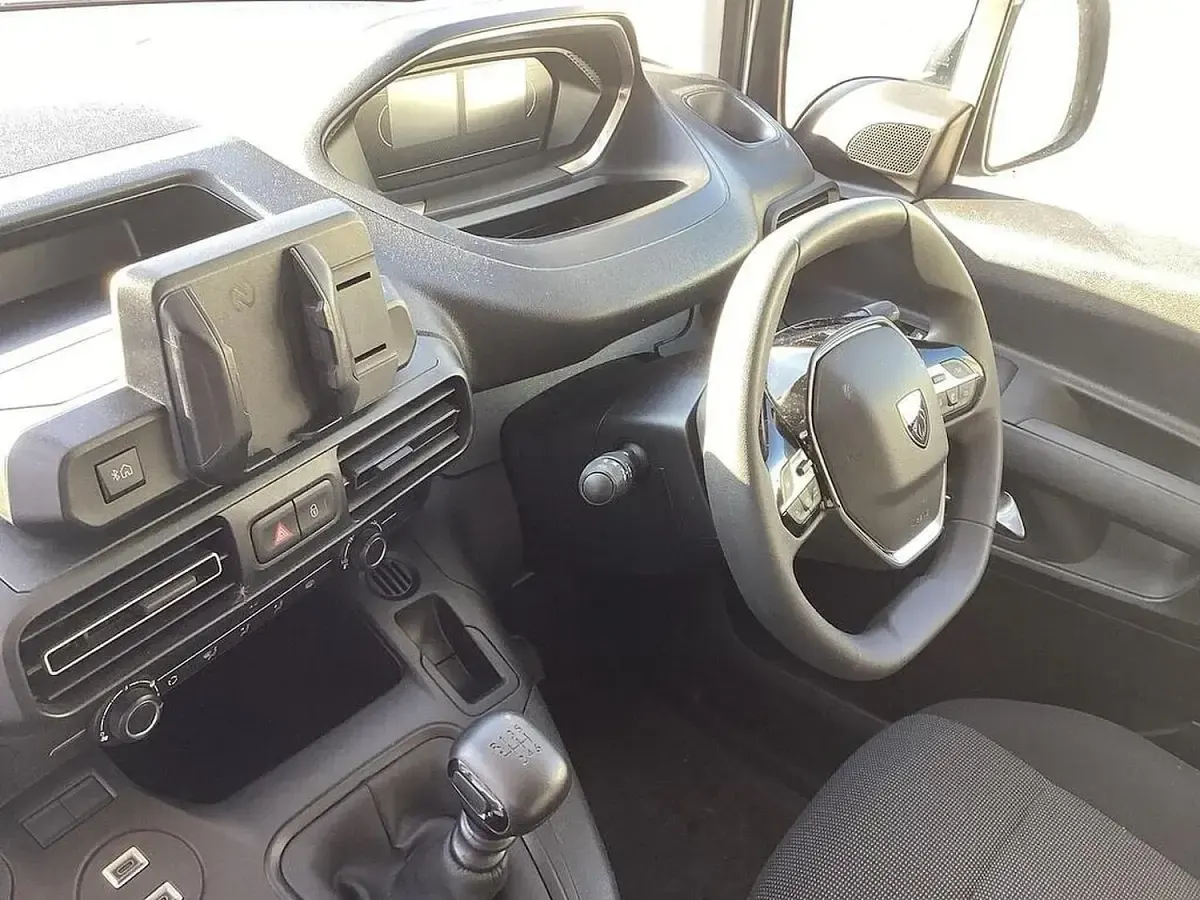 Used Peugeot Partner Premium 131 HP (96 kW) 2025 White MPV