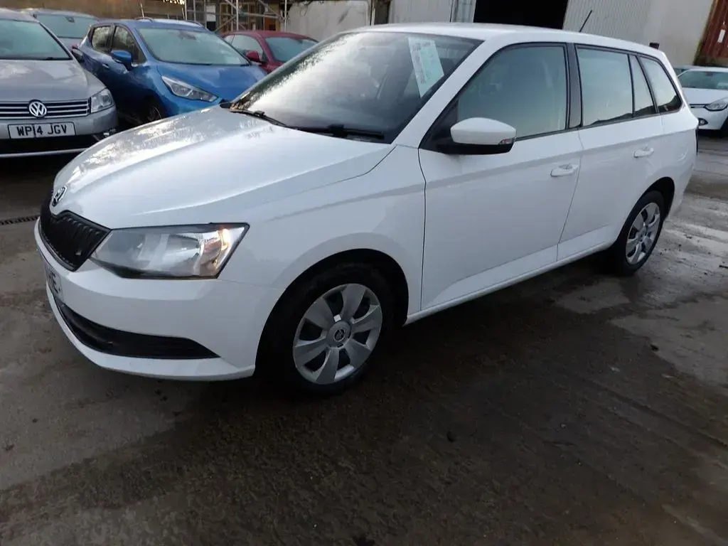 Used Skoda Fabia 75 HP (55 kW) 2017 White Estate