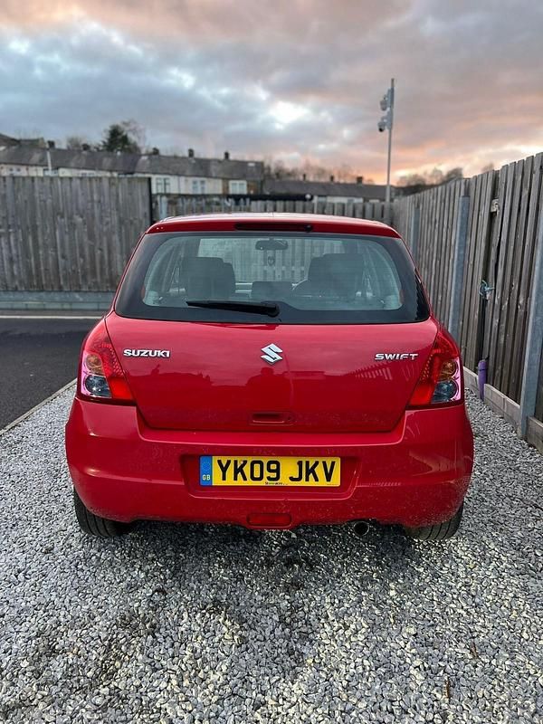 Used Suzuki Swift 2009 Red Hatchback