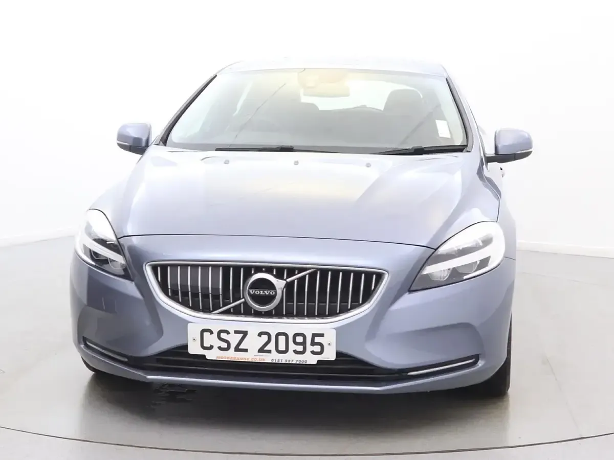 Usado Volvo V40 Inscription 152 HP (111 kW) 2018 Azul Citadino