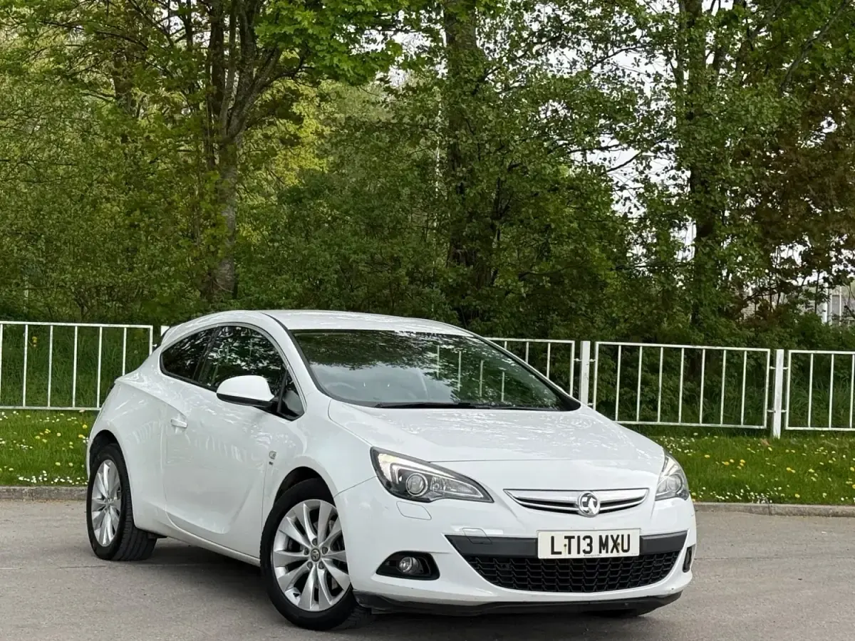 Second-hand Vauxhall Astra GTC SRi 140 CP (102 kW) 2013 Alb Hatchback