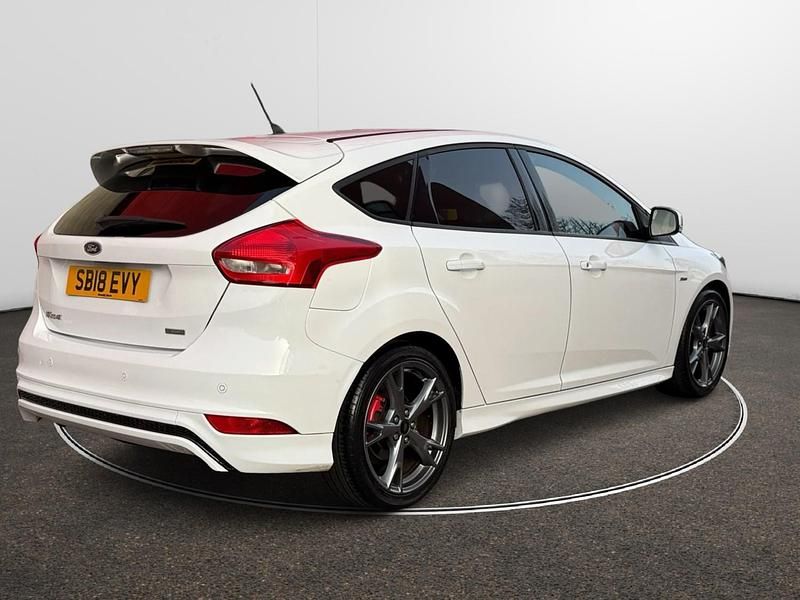 Used Ford Focus ST-Line X 140 HP (102 kW) 2018 White Hatchback