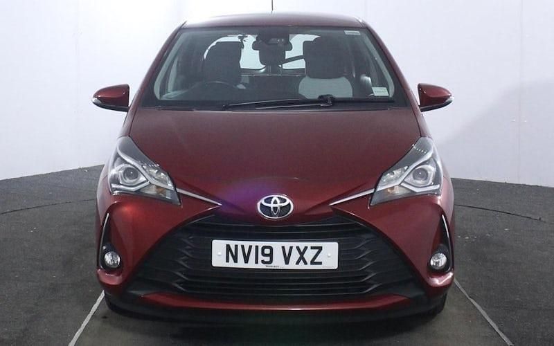 Used Toyota Yaris 111 HP (81 kW) 2019 Red Hatchback