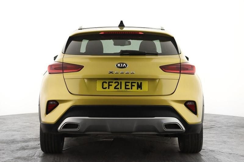 Usado Kia XCeed 160 HP (117 kW) 2021 Amarelo SUV