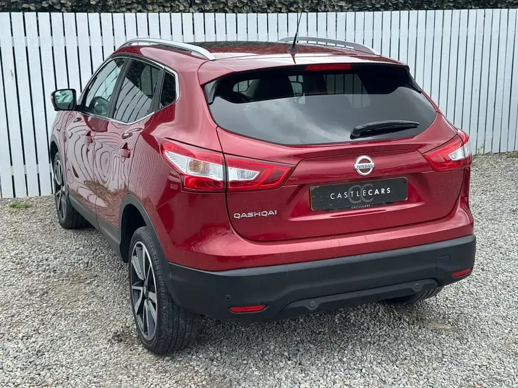 Used Nissan Qashqai Tekna 110 HP (80 kW) 2017 Red SUV