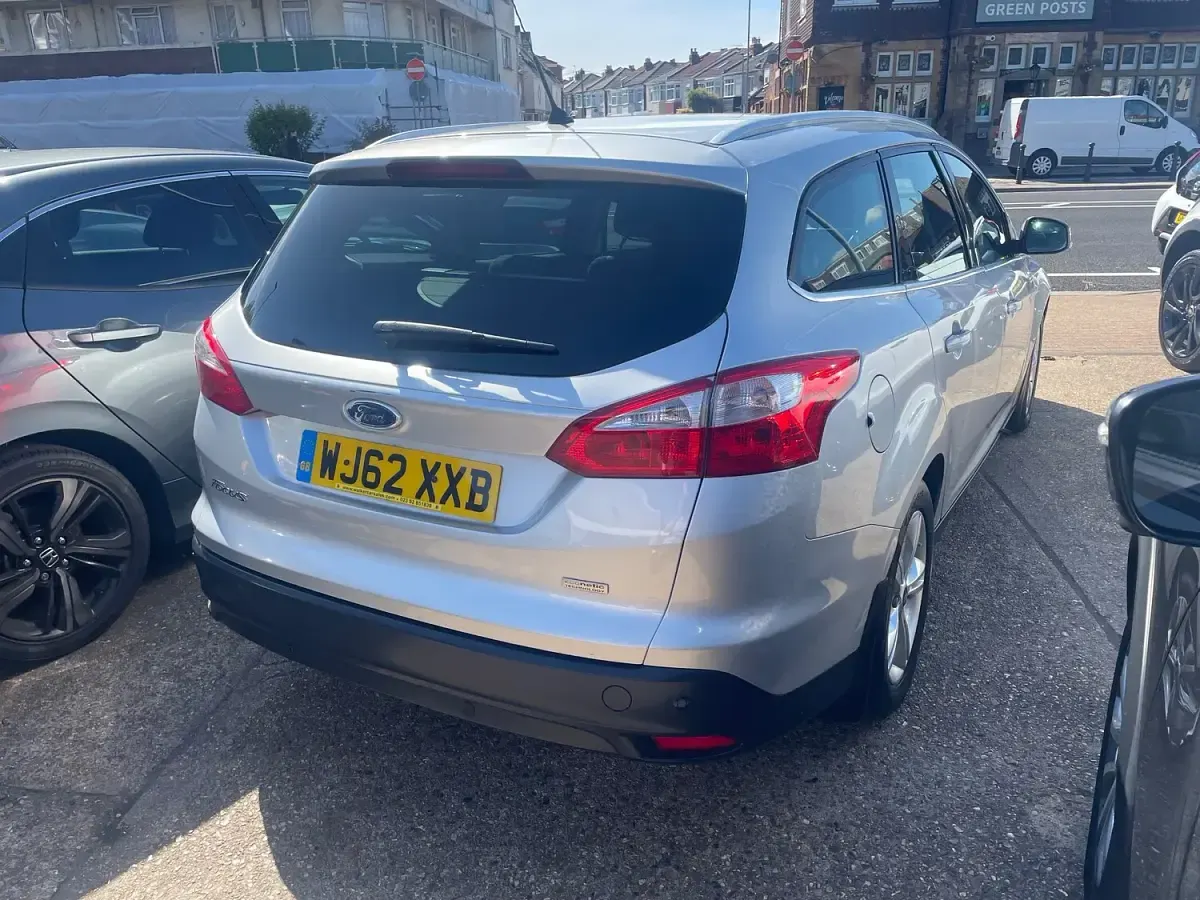 Used Ford Focus Zetec 125 HP (91 kW) 2012 Silver Estate