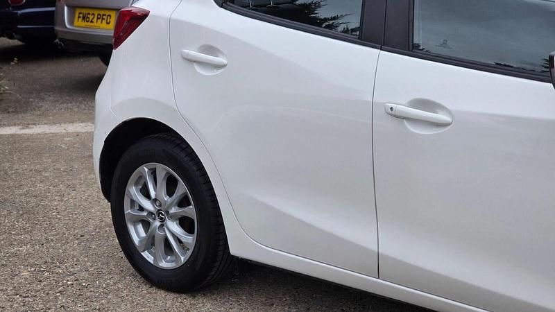 Used Mazda 2 90 HP (66 kW) 2016 White Hatchback