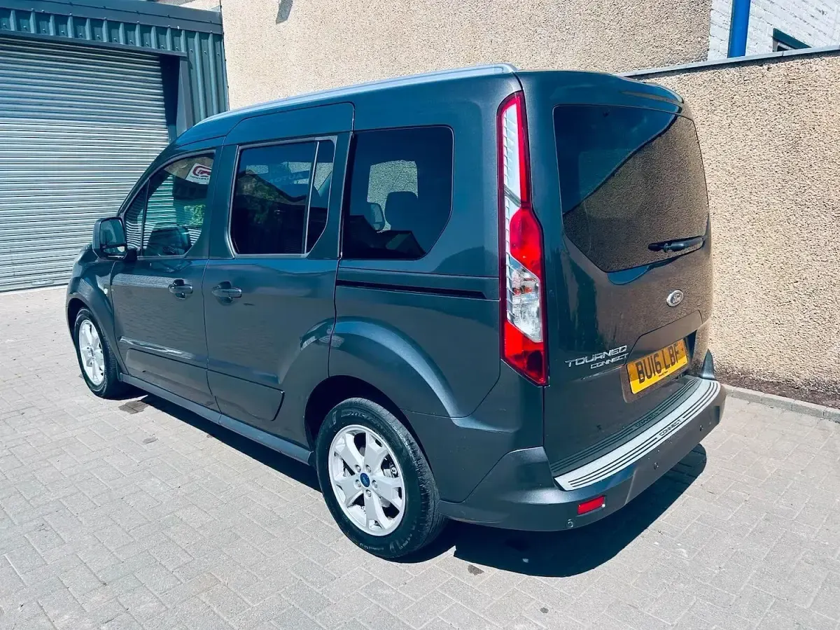 Used Ford Tourneo Connect Titanium 120 HP (88 kW) 2016 Grey MPV