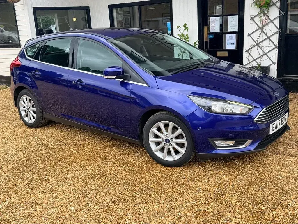 Used Ford Focus Titanium 125 HP (91 kW) 2017 Blue Hatchback