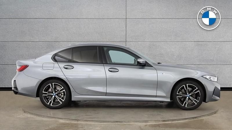Usado BMW 330e M Sport 288 HP (211 kW) 2024 Cinzento