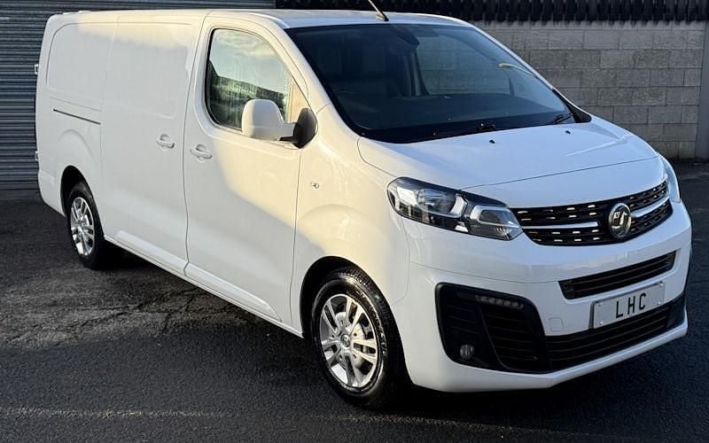 White Used 2021 Vauxhall Vivaro Sportive MPV | £11,690 (Good price) - Image 1/4