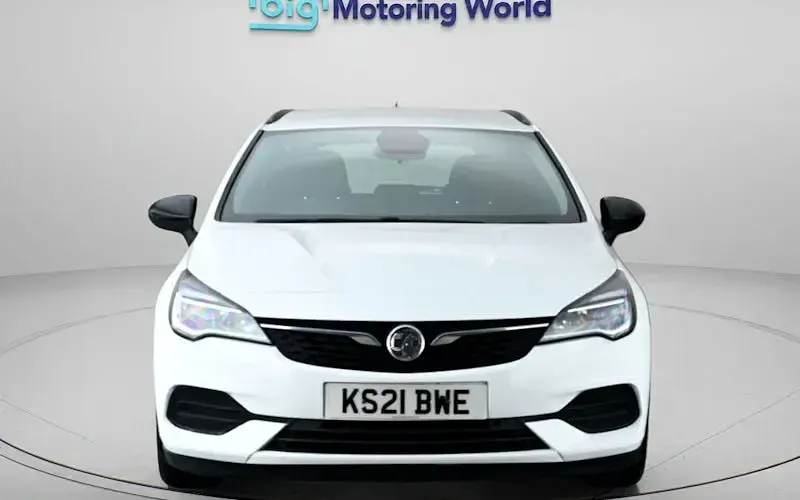 Used Vauxhall Astra Business Edition 122 HP (89 kW) 2021 White Estate