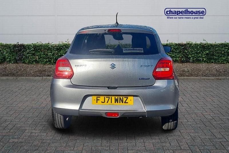 Usado Suzuki Swift SZ-L 83 HP (61 kW) 2021 Prateado Citadino