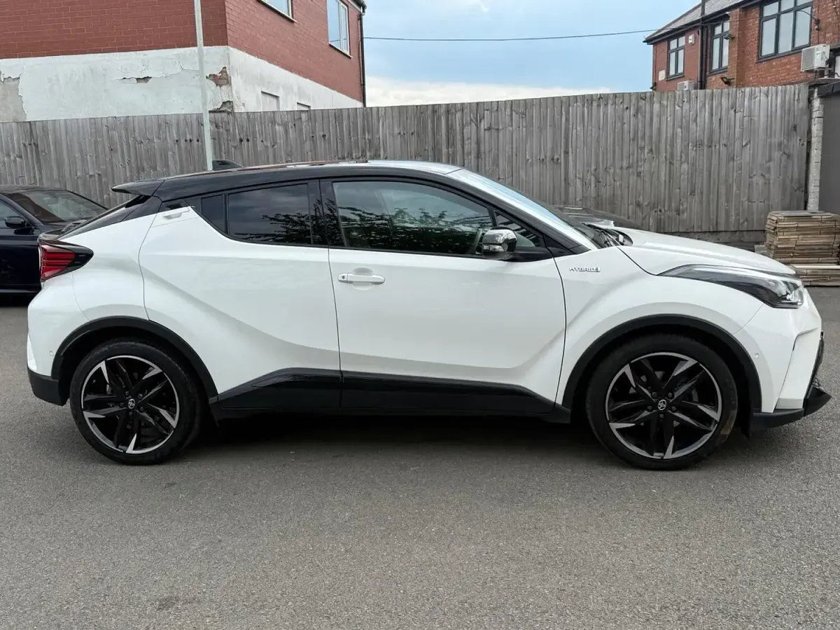 Used Toyota C-HR Sport 122 HP (89 kW) 2022 White/black SUV