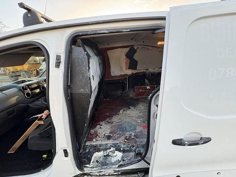 Used Citroën Berlingo 75 HP (55 kW) 2017 White MPV