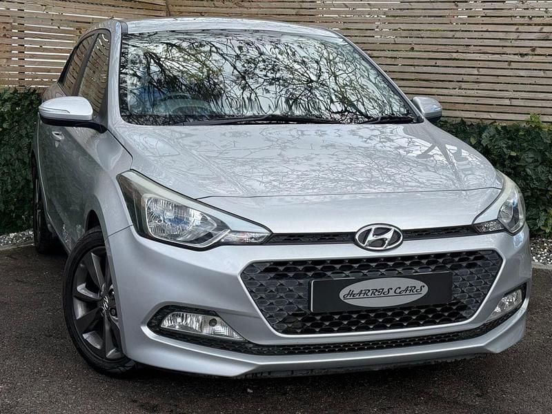 Używany Hyundai i20 SE 100 KM (73 kW) 2015 Srebrny Hatchback
