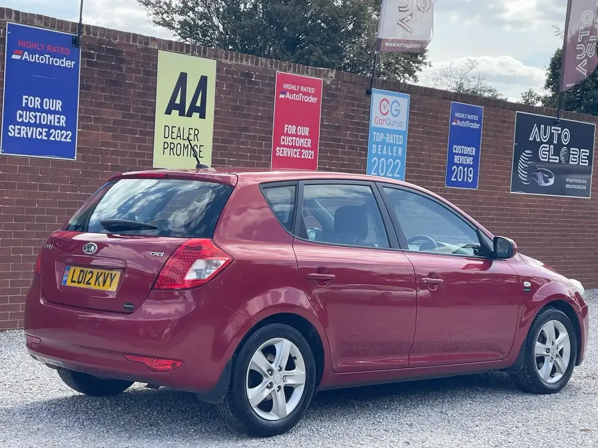 Used Kia Ceed 113 HP (83 kW) 2012 Red Hatchback