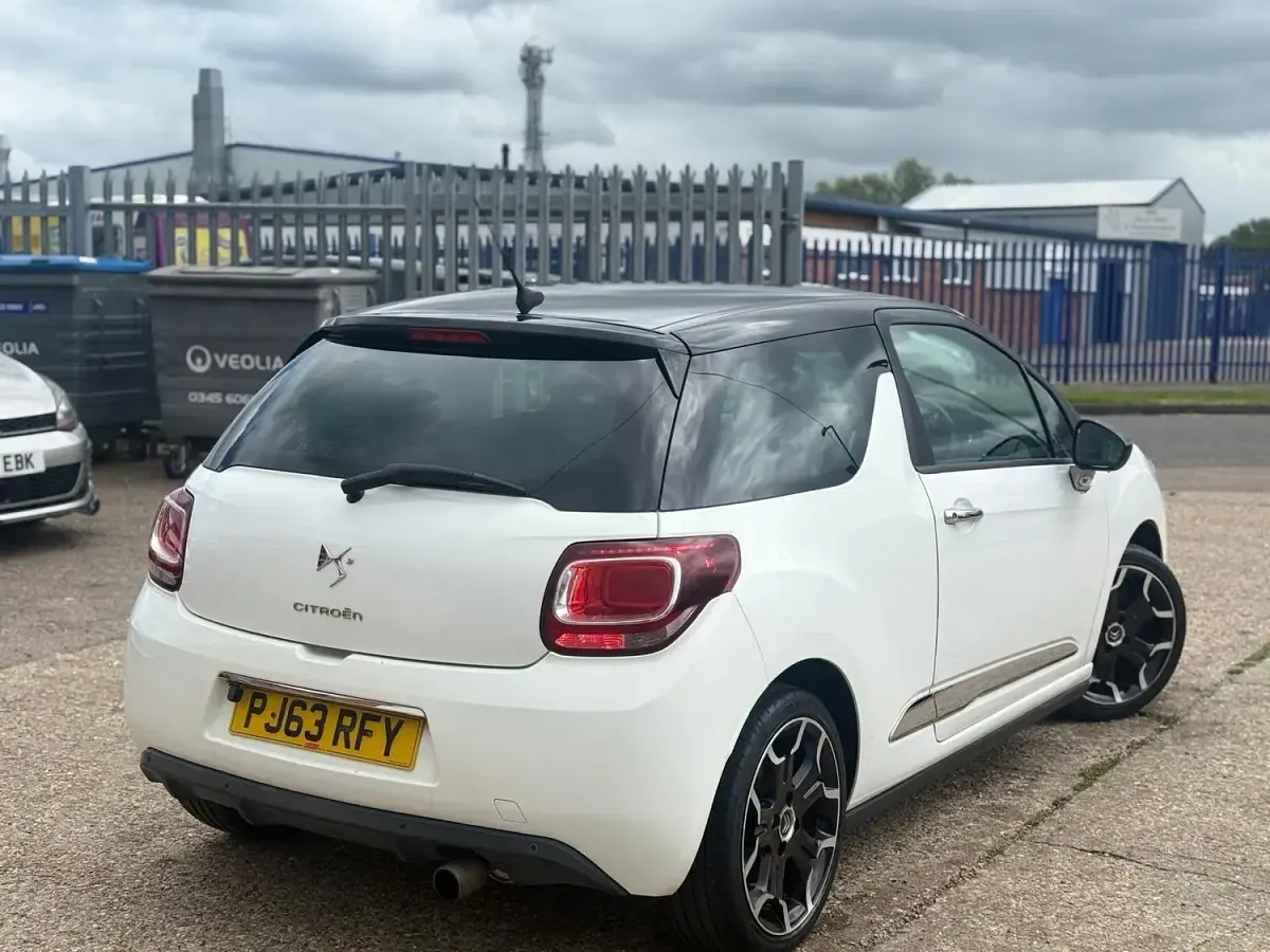 Used Citroën DS3 120 HP (88 kW) 2014 White Hatchback