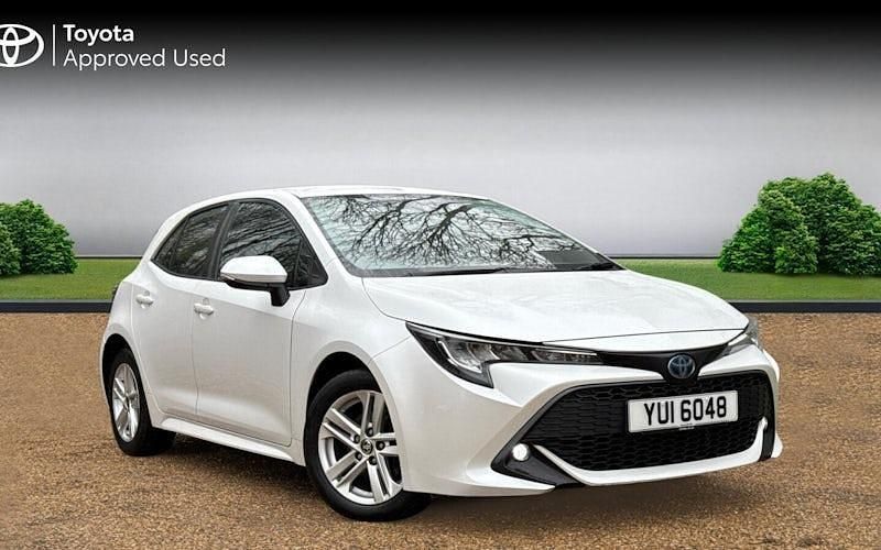 Used Toyota Corolla 122 HP (89 kW) 2022 White Hatchback