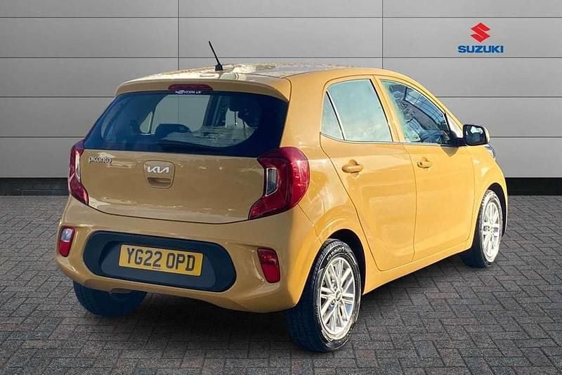 Used Kia Picanto 65 HP (47 kW) 2022 Yellow Hatchback
