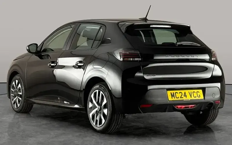Used Peugeot 208 Active 102 HP (75 kW) 2024 Black Hatchback