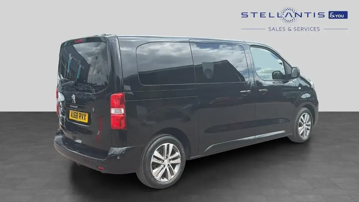 Used Peugeot Traveller Business-Line 175 HP (128 kW) 2018 Black MPV