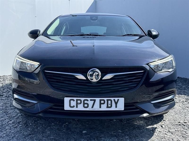 Second-hand Vauxhall Insignia Design Edition 165 CP (121 kW) 2018 Albastru Hatchback