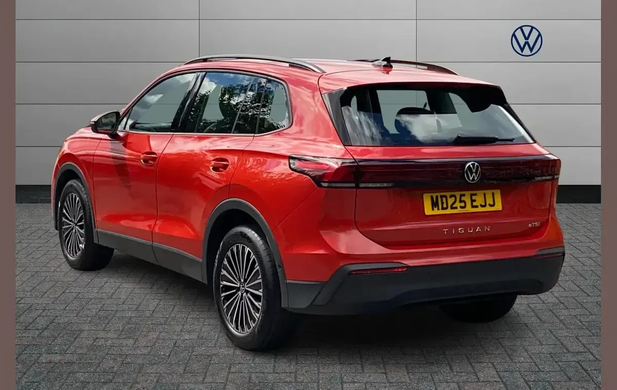 Used VW Tiguan Life 128 HP (94 kW) 2025 Red SUV