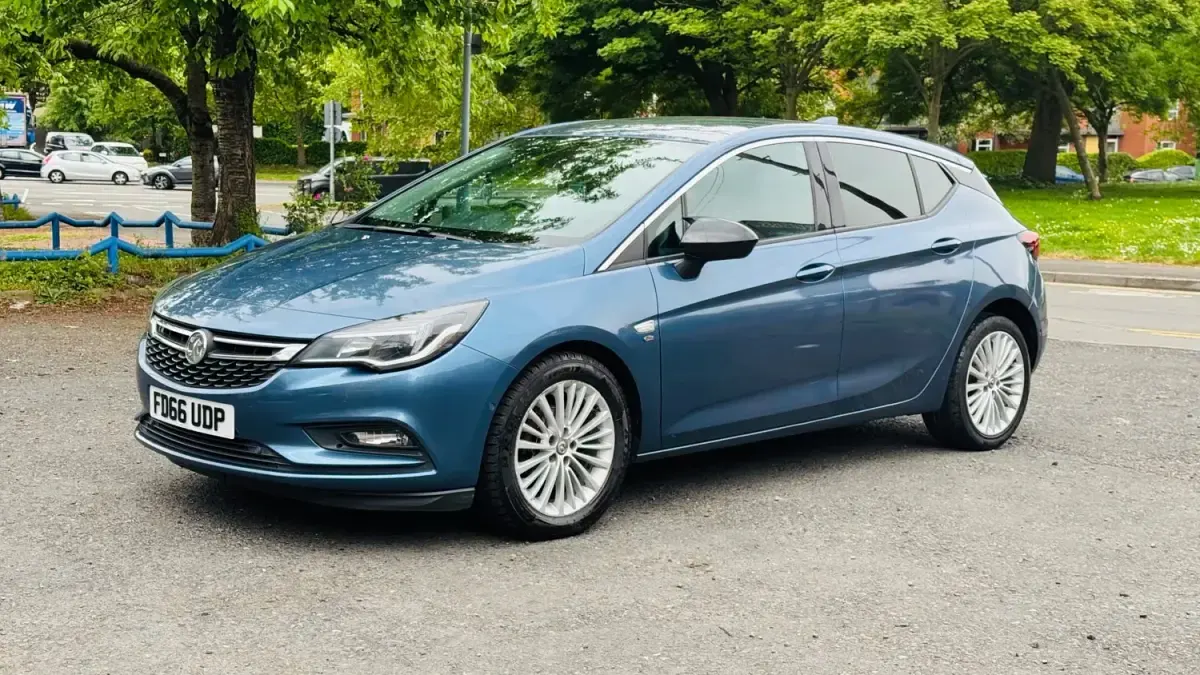 Usado Vauxhall Astra Elite 2016 Azul Utilitario
