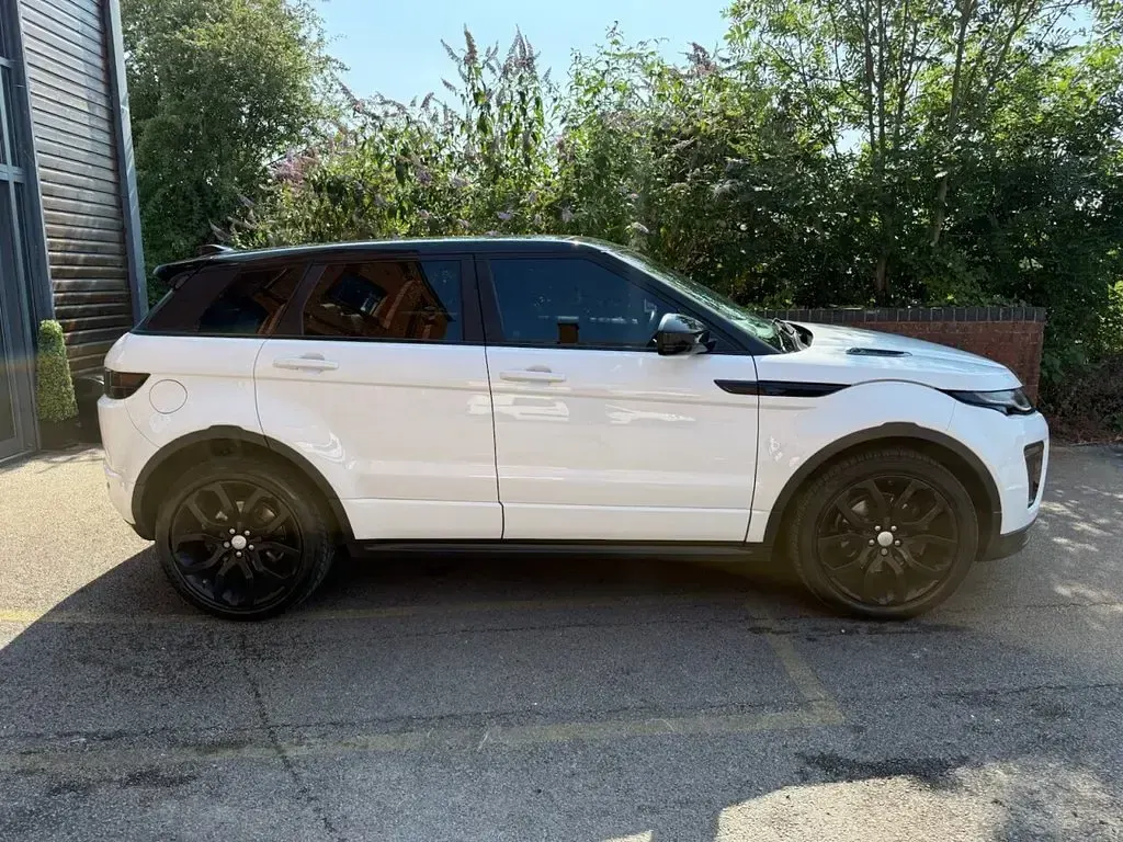 Used Land Rover Range Rover evoque HSE Dynamic 180 HP (132 kW) 2016 White Estate