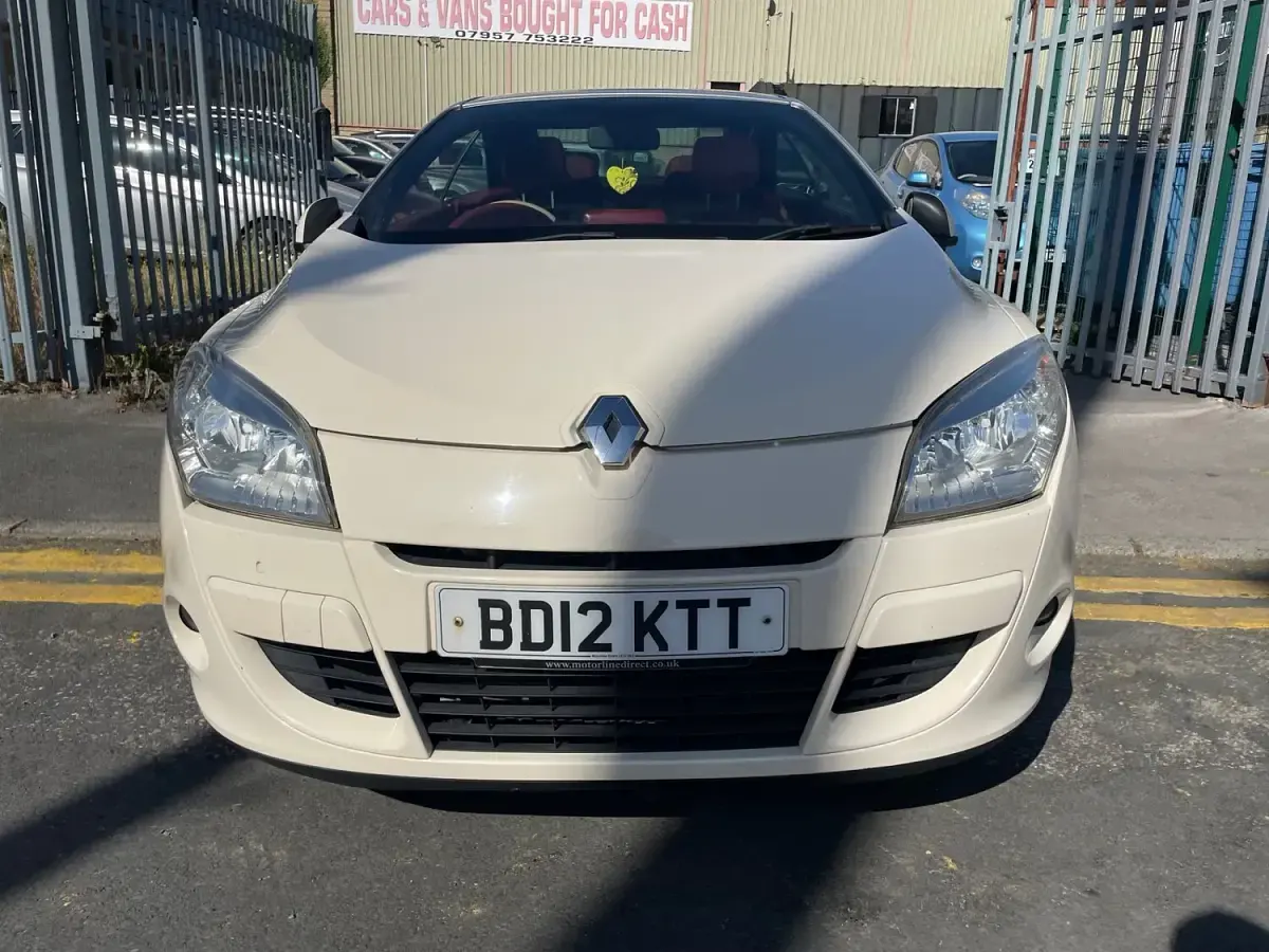 Used Renault Mégane Cabriolet Floride 128 HP (94 kW) 2012 Cream Cabriolet