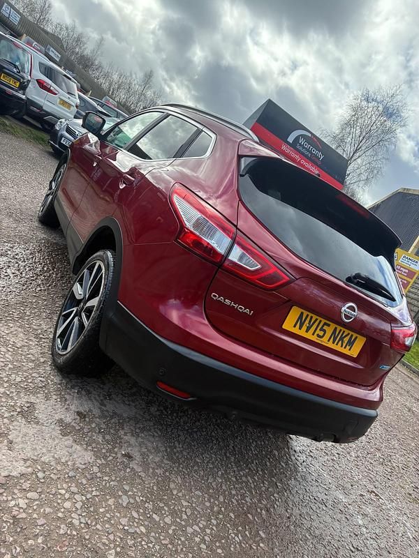 Used Nissan Qashqai Tekna 110 HP (80 kW) 2015 Red SUV