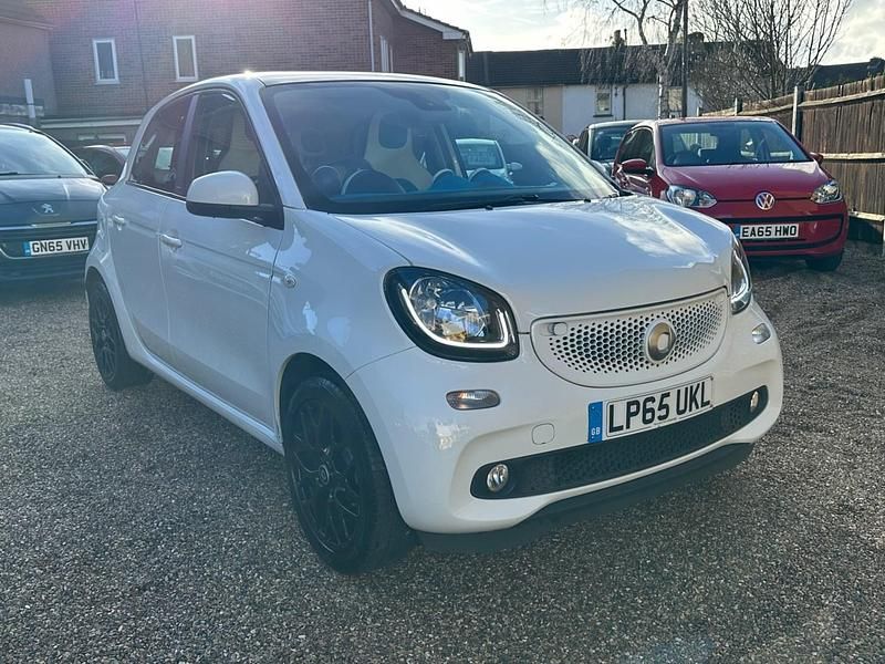 White Used 2015 Smart ForFour Premium Hatchback | £3,990 (Fair price) - Image 1/4
