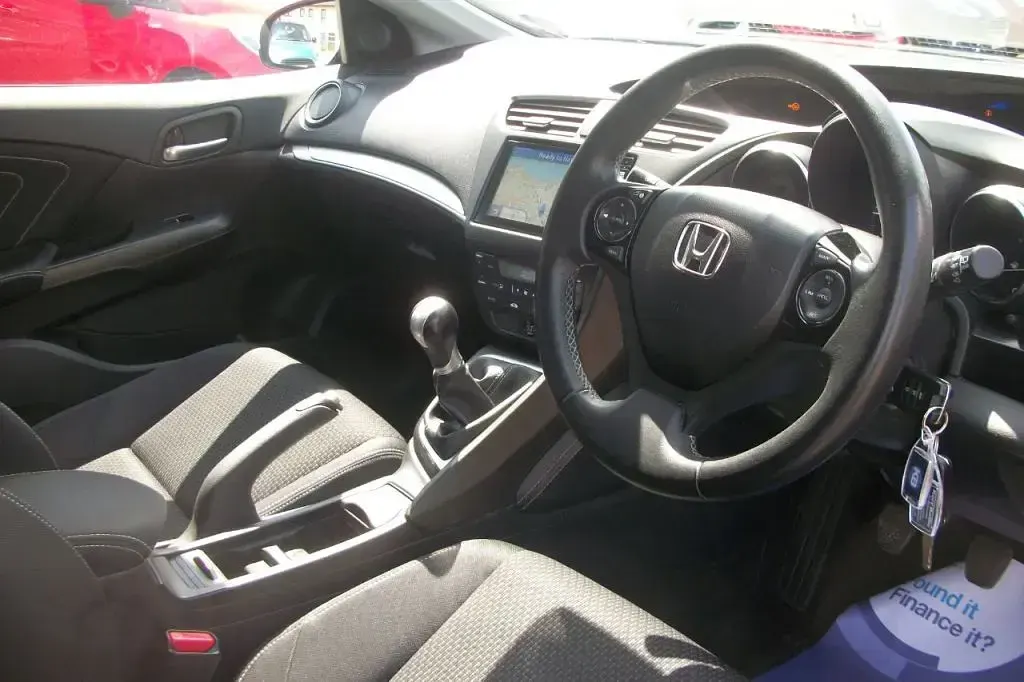 Used Honda Civic SE Plus 100 HP (73 kW) 2017 Black Hatchback