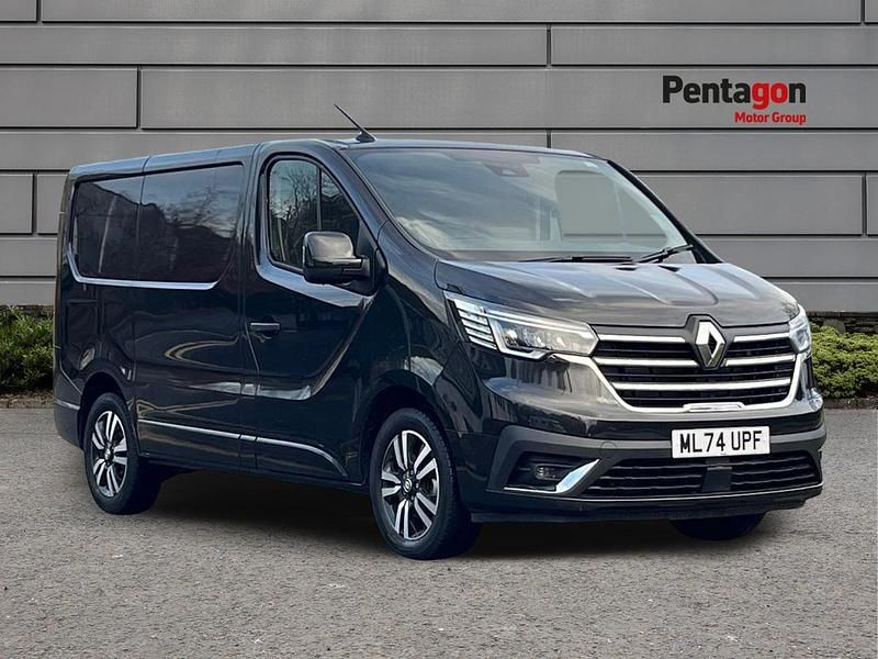 Black Used 2024 Renault Trafic MPV | £21,995 (Fair price) - Image 1/4