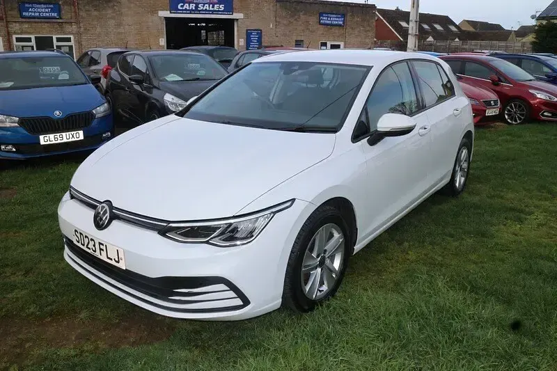 Used VW Golf VIII Life 115 HP (84 kW) 2023 White Hatchback