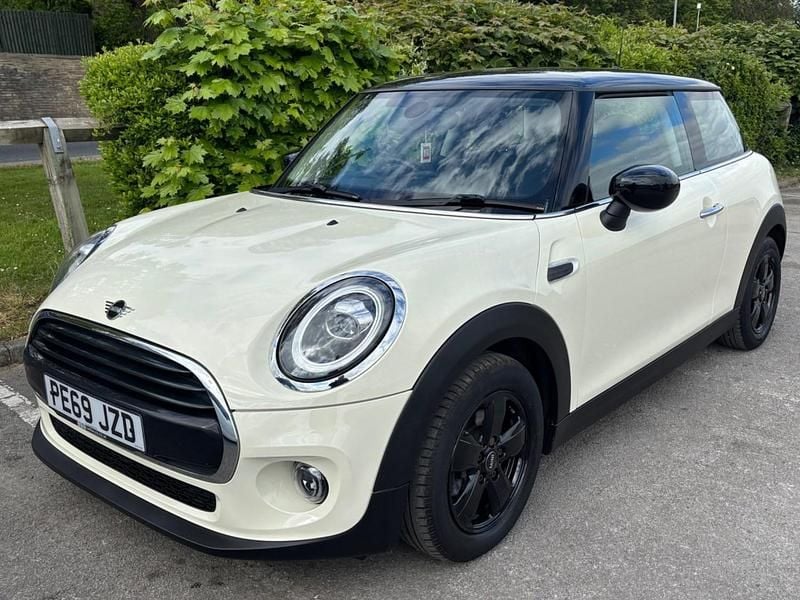 White Used 2019 Mini Cooper Classic Hatchback | £10,950 (Good price) - Image 1/4