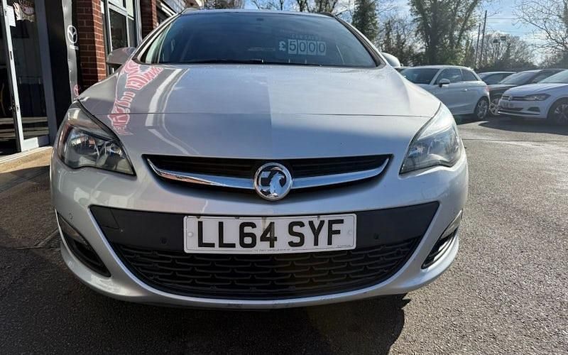 Used Vauxhall Astra Design Edition 110 HP (80 kW) 2015 Silver Estate