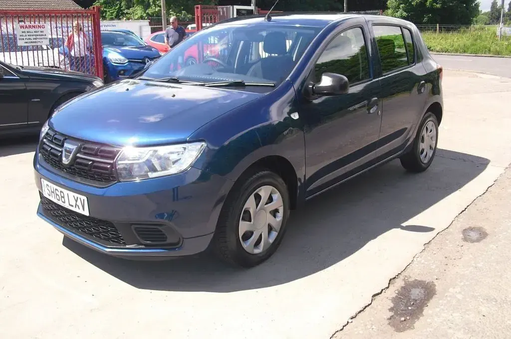 Used Dacia Sandero Essentiel 90 HP (66 kW) 2018 Blue Hatchback