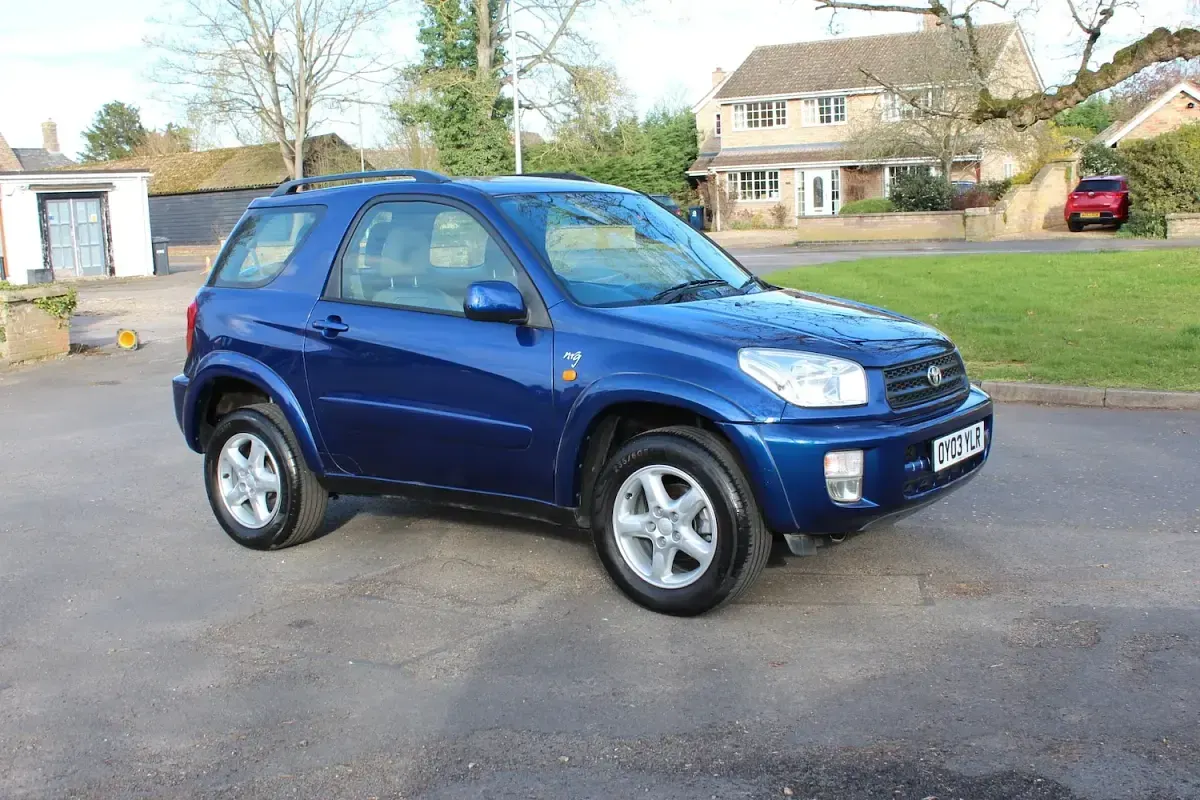 Used Toyota RAV4 147 HP (108 kW) 2003 Blue SUV