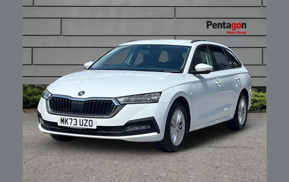 Usado Skoda Octavia SE 108 CV (79 kW) 2023 Blanco Familiar