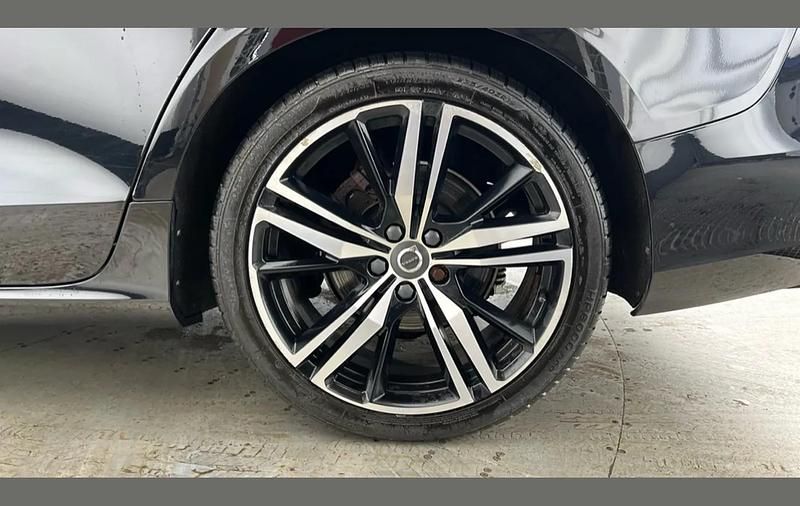 Used Volvo V60 R-Design 161 HP (118 kW) 2021 Black Estate