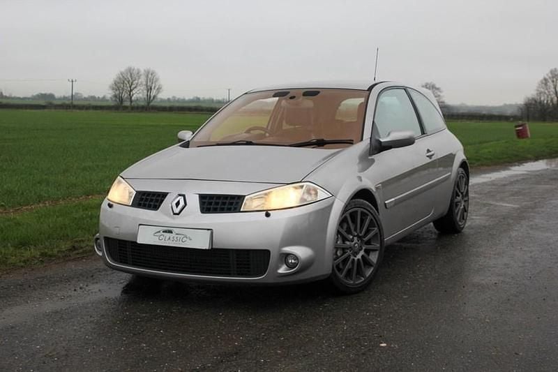 Used Renault Mégane II Trophy 225 HP (165 kW) 2005 Silver Hatchback