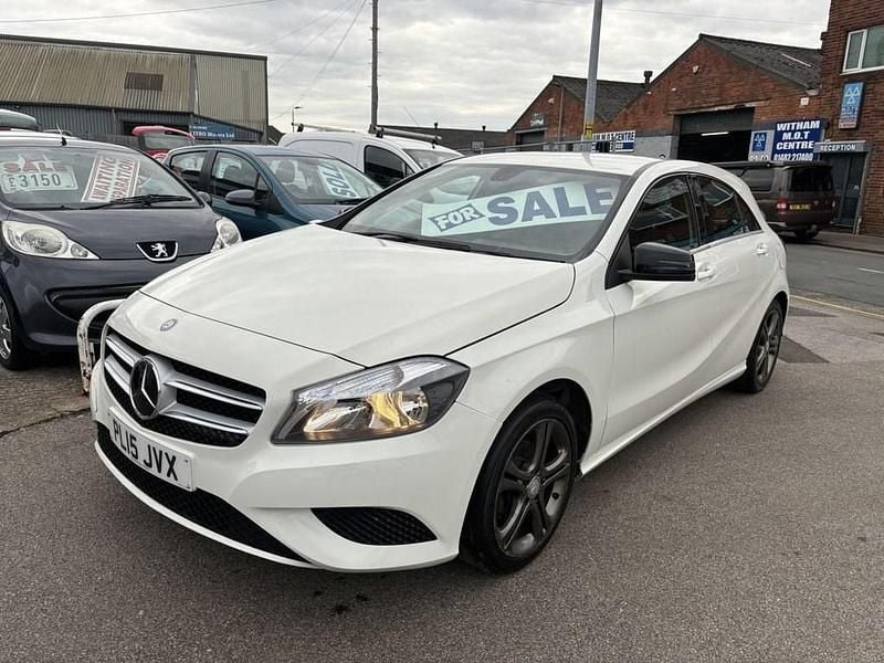 Used Mercedes A180 Sport Edition 107 HP (78 kW) 2015 White Hatchback