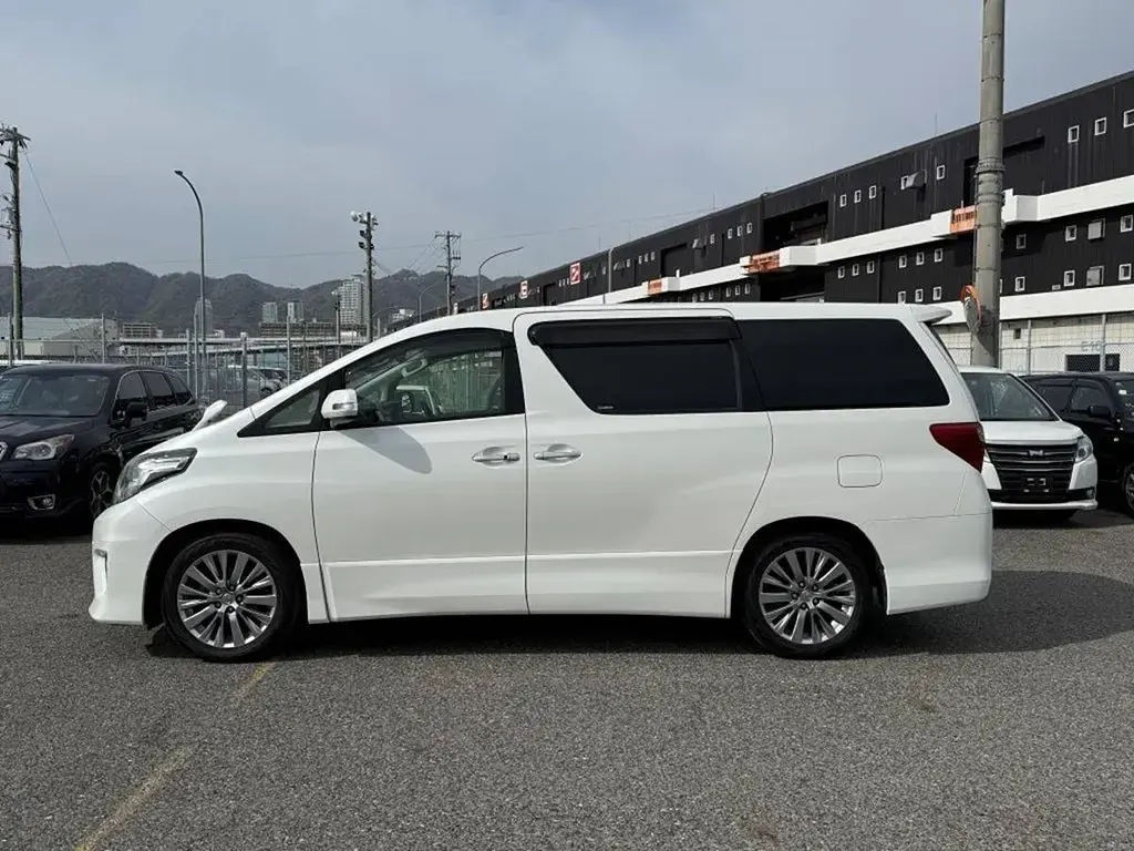 Used Toyota Alphard Edition 2014 Pearl white MPV