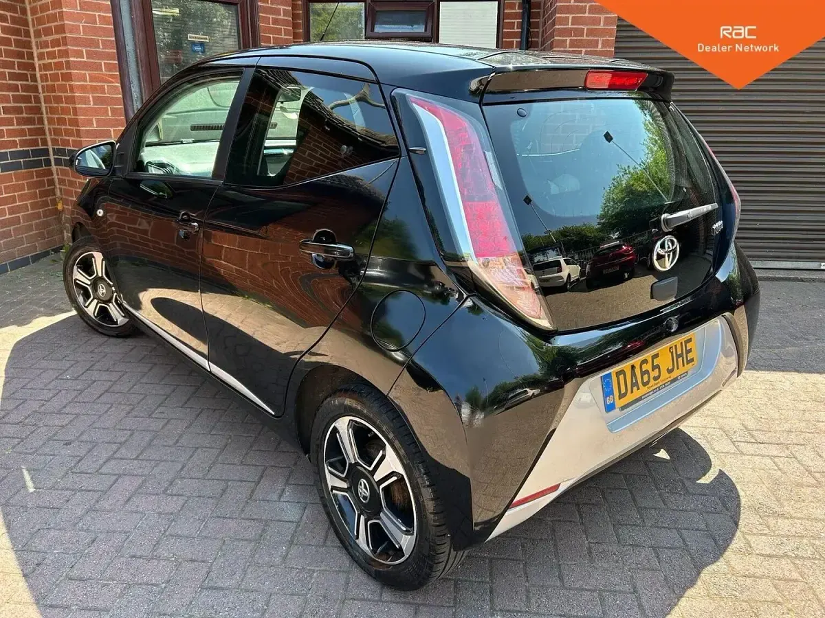 Used Toyota Aygo X-clusiv 69 HP (50 kW) 2015 Black Hatchback