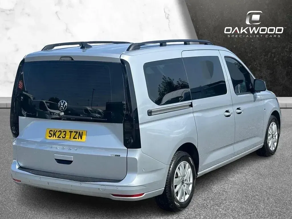 Used VW Caddy Maxi Life 122 HP (89 kW) 2023 Silver MPV