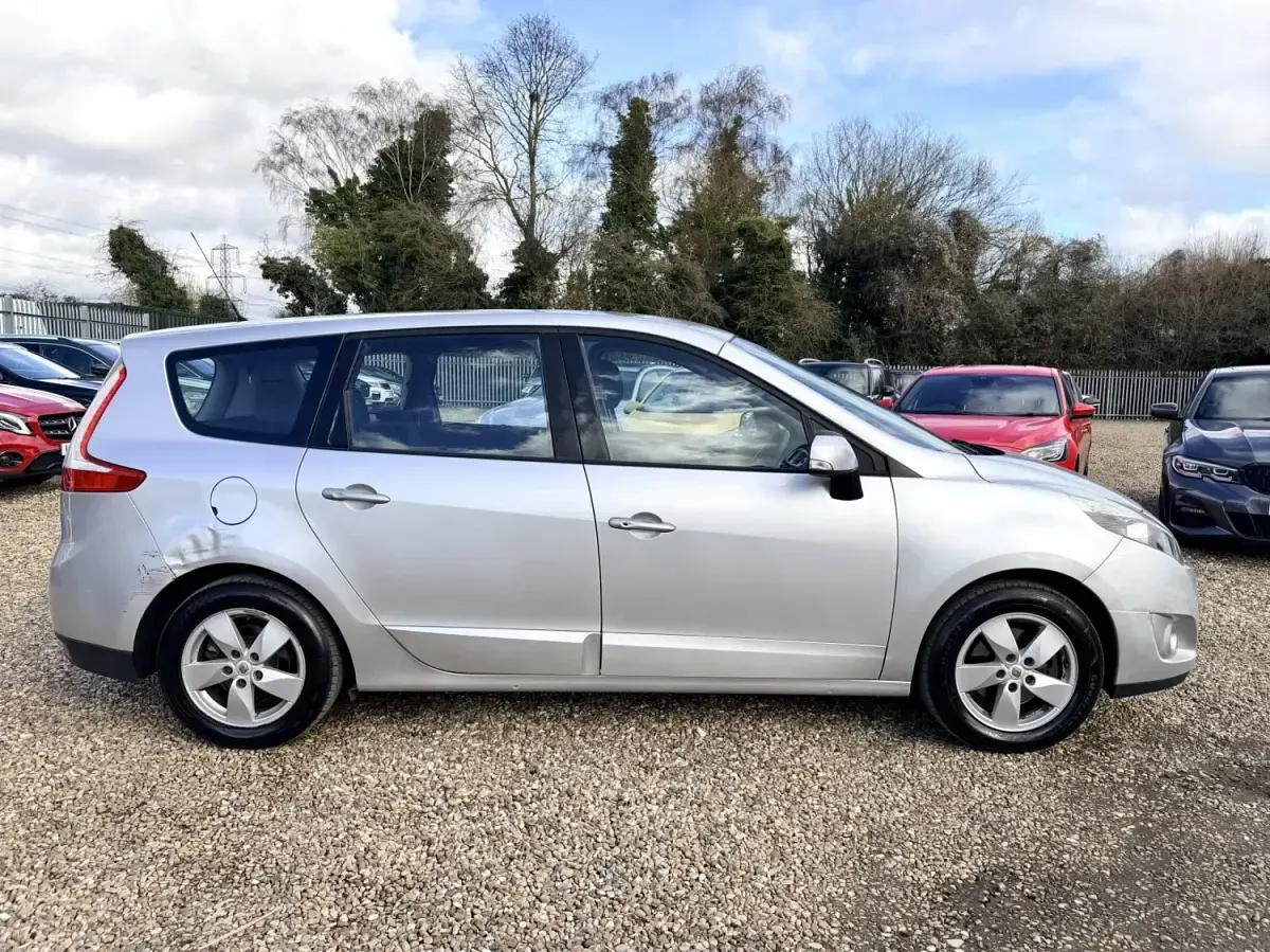 Używany Renault Grand Scénic II Dynamique 2009 Srebrny Minivan