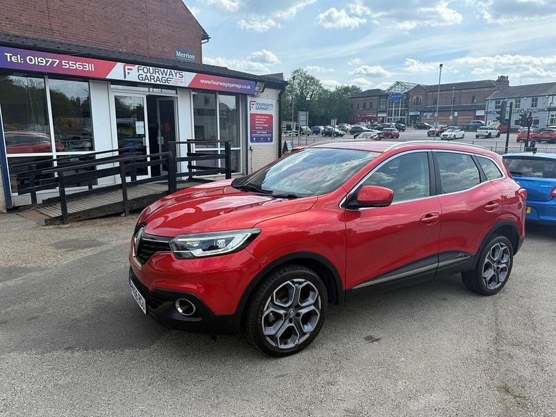 Metallic red Used 2016 Renault Kadjar Dynamique SUV | £6,990 (A bit pricey) - Image 1/3