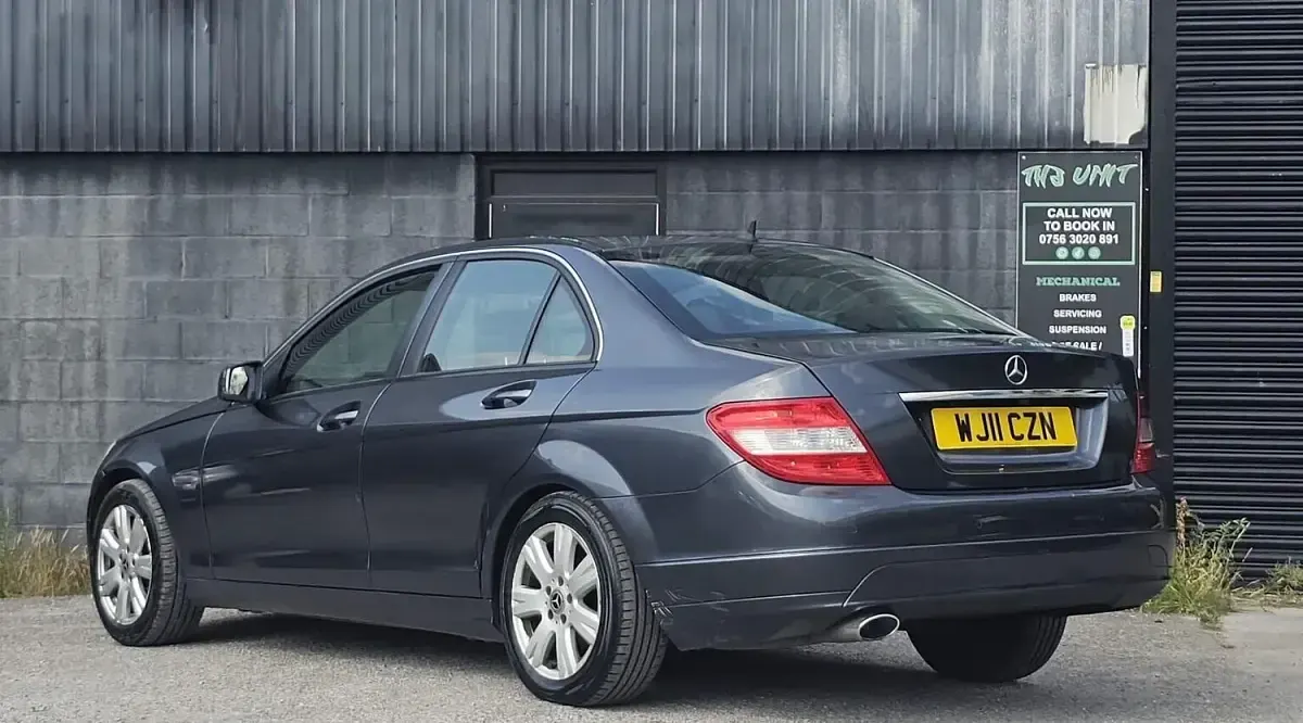 Used Mercedes C200 Executive 136 HP (100 kW) 2011 Grey Sedan